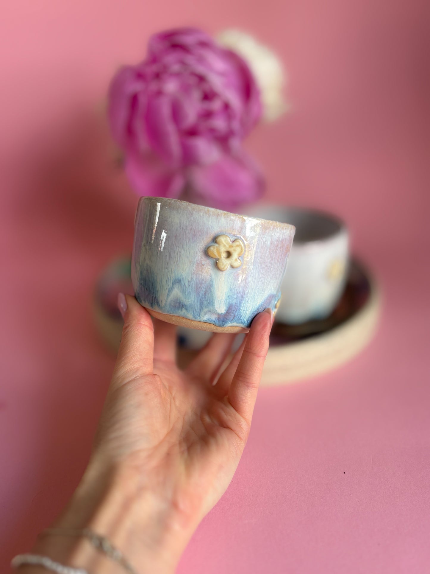 Blumen Cup weis rosa hellblau