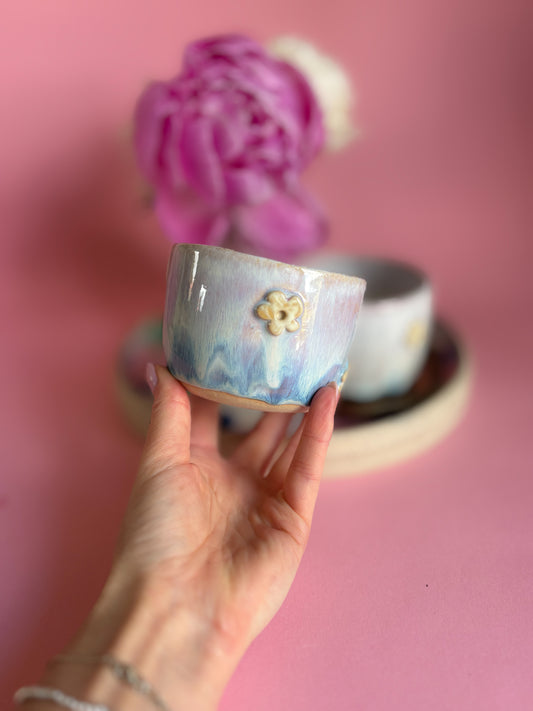Blumen Cup weis rosa hellblau