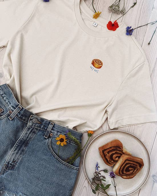Hej T-Shirt mit Zimtschnecke in beige für Damen: S
