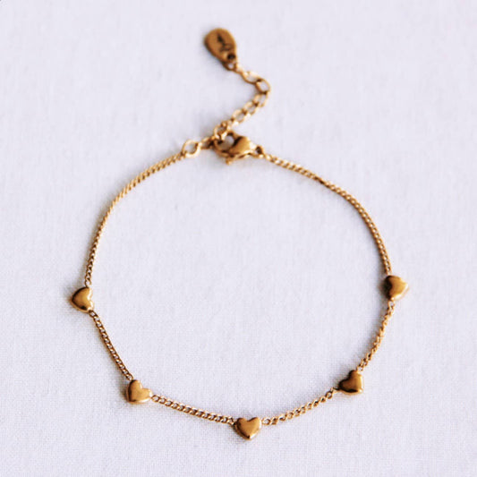 Zartes Armband mit Herzen – Gold